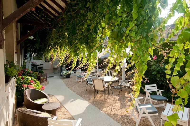 Logis Hotel Restaurant Nougier Saint-Étienne-de-Fursac Exteriör bild